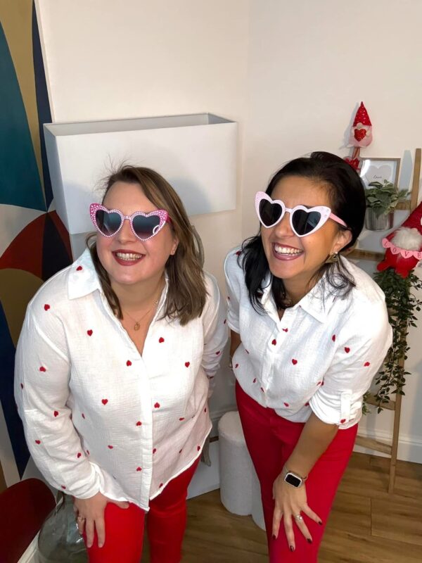 Chemise Blanche avec Cœur Rouge – Image 5