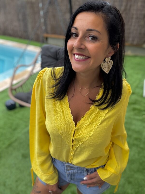 Blouse Jaune brodée – Image 4